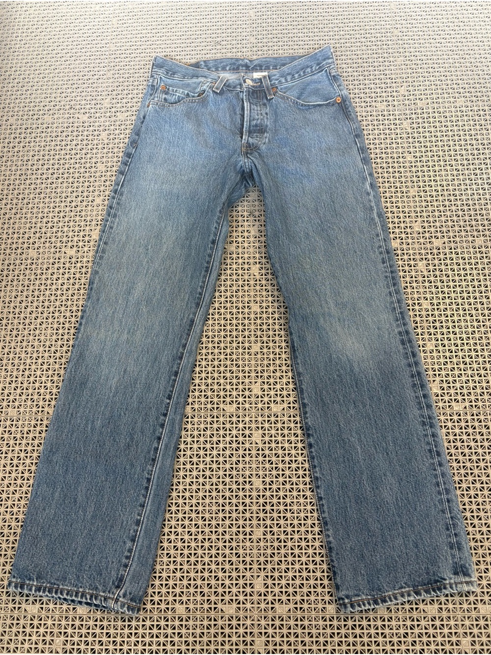 Vintage Levi's 501 Button-Fly Medium Wash Blue Jeans - Y2K
